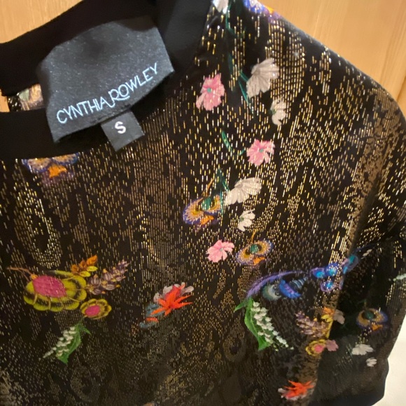 Cynthi Rowley size s, shirt sleeved shirt, black with floral, relaxed fit - Picture 4 of 6